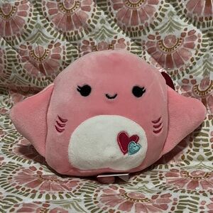 Saxa Squishmallow - 4” Pink Stingray Plush with Hearts